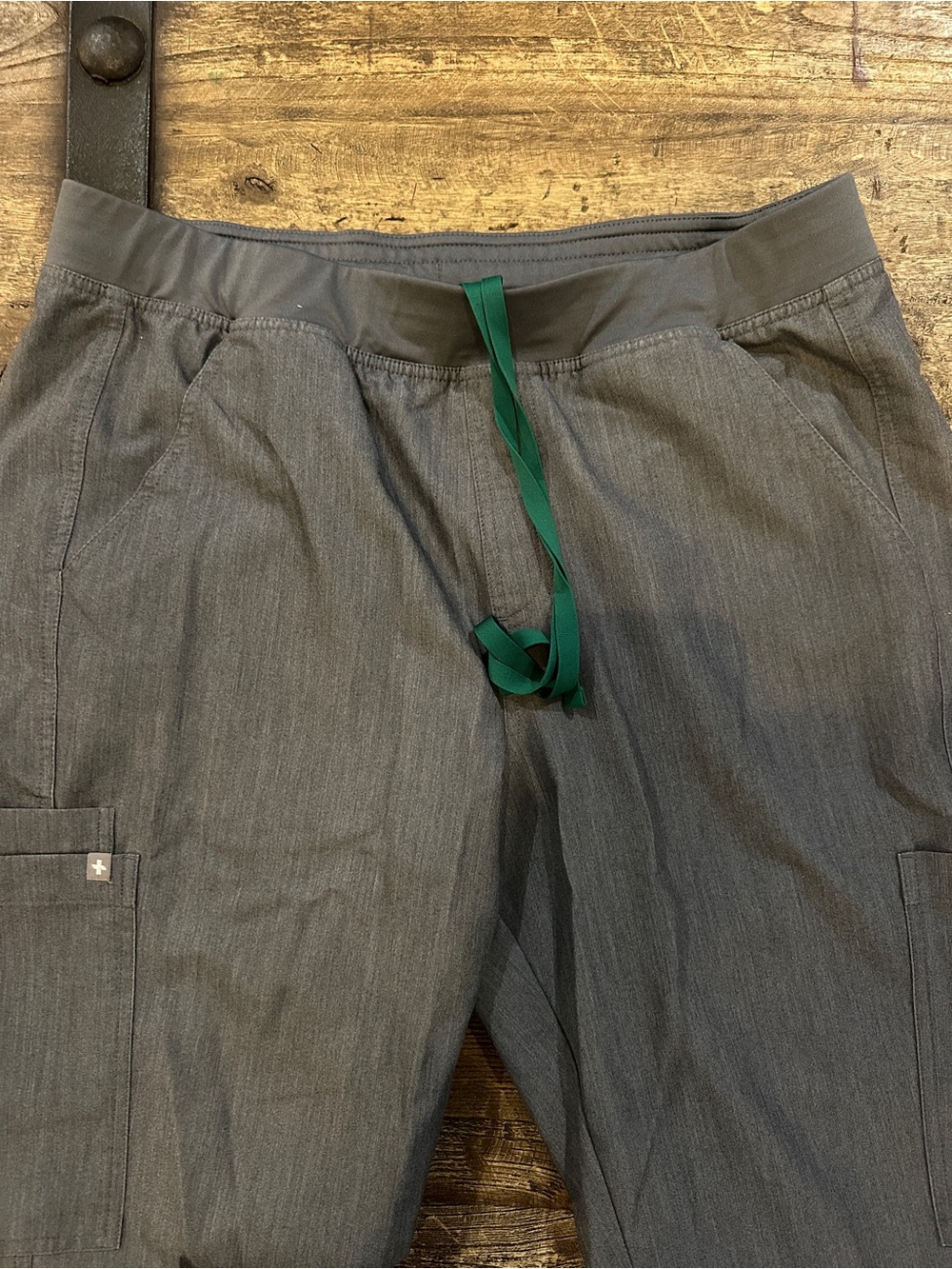 FIGS Men’s Gray Drawstring Scrub Pants - XL short